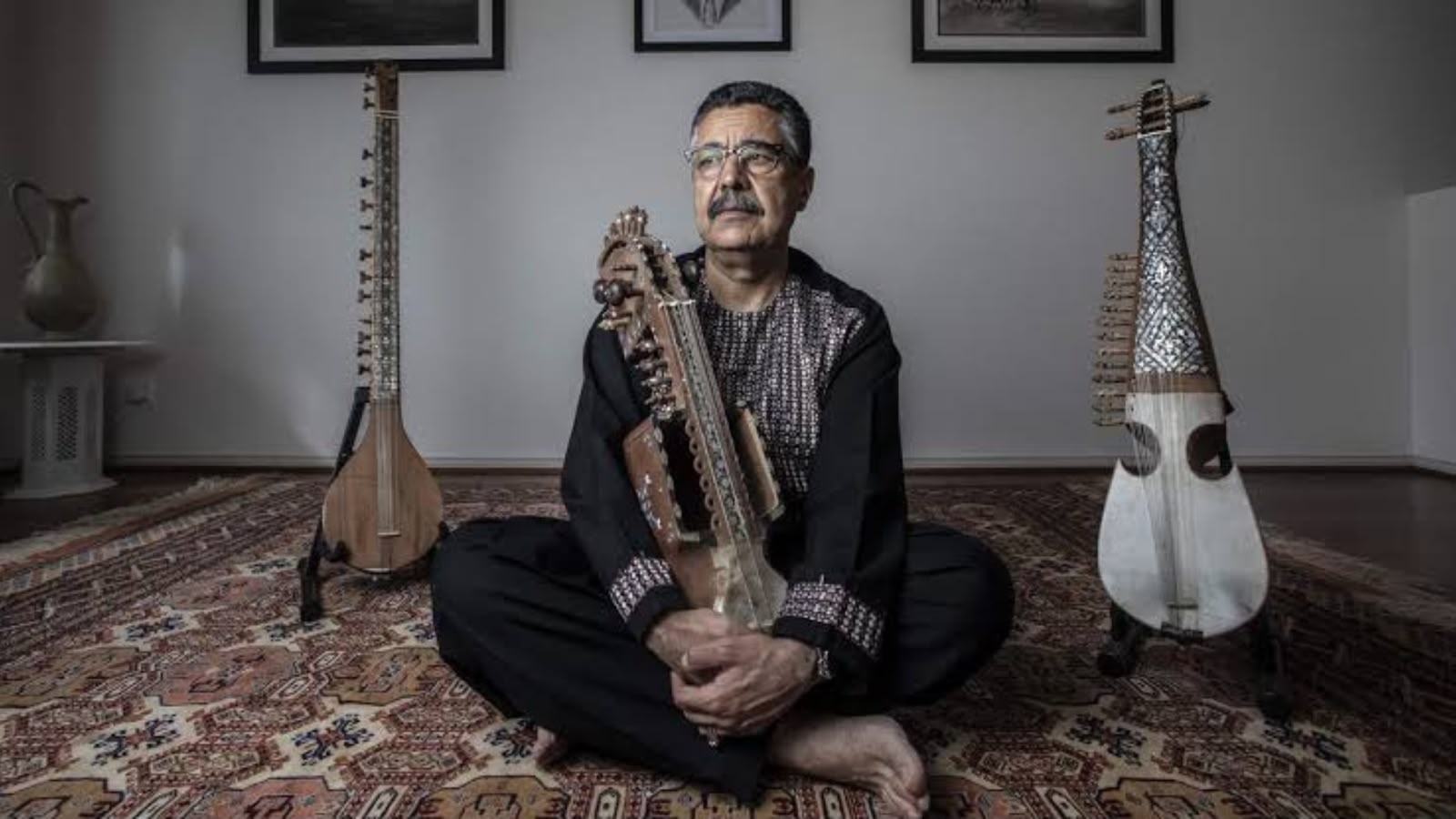 احمد سرمست : افغانستان د موسیقۍ له غږه محروم شوی