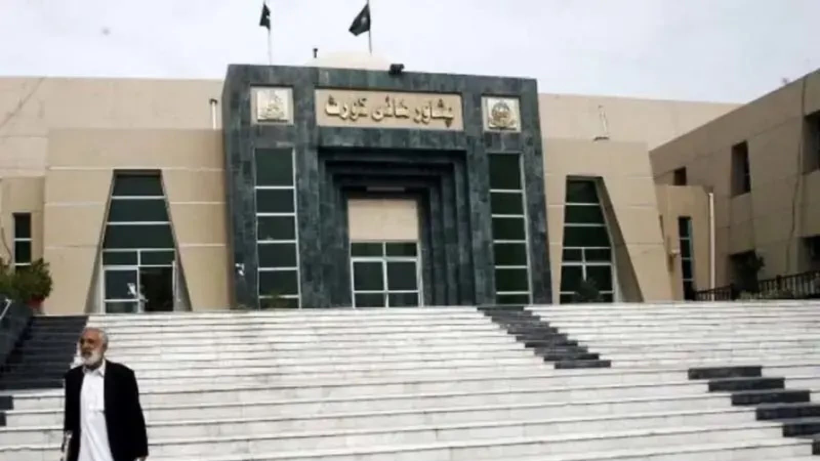 پېښور هایکورټ د ۸۶ افغان طبي محصلینو ایستل ودرول